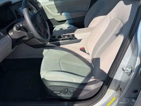 Used 2015 Hyundai Sonata SE w/ Option Group 09 FWD image 5