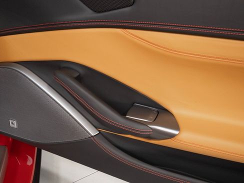Used 2019 Ferrari Portofino RWD image 47