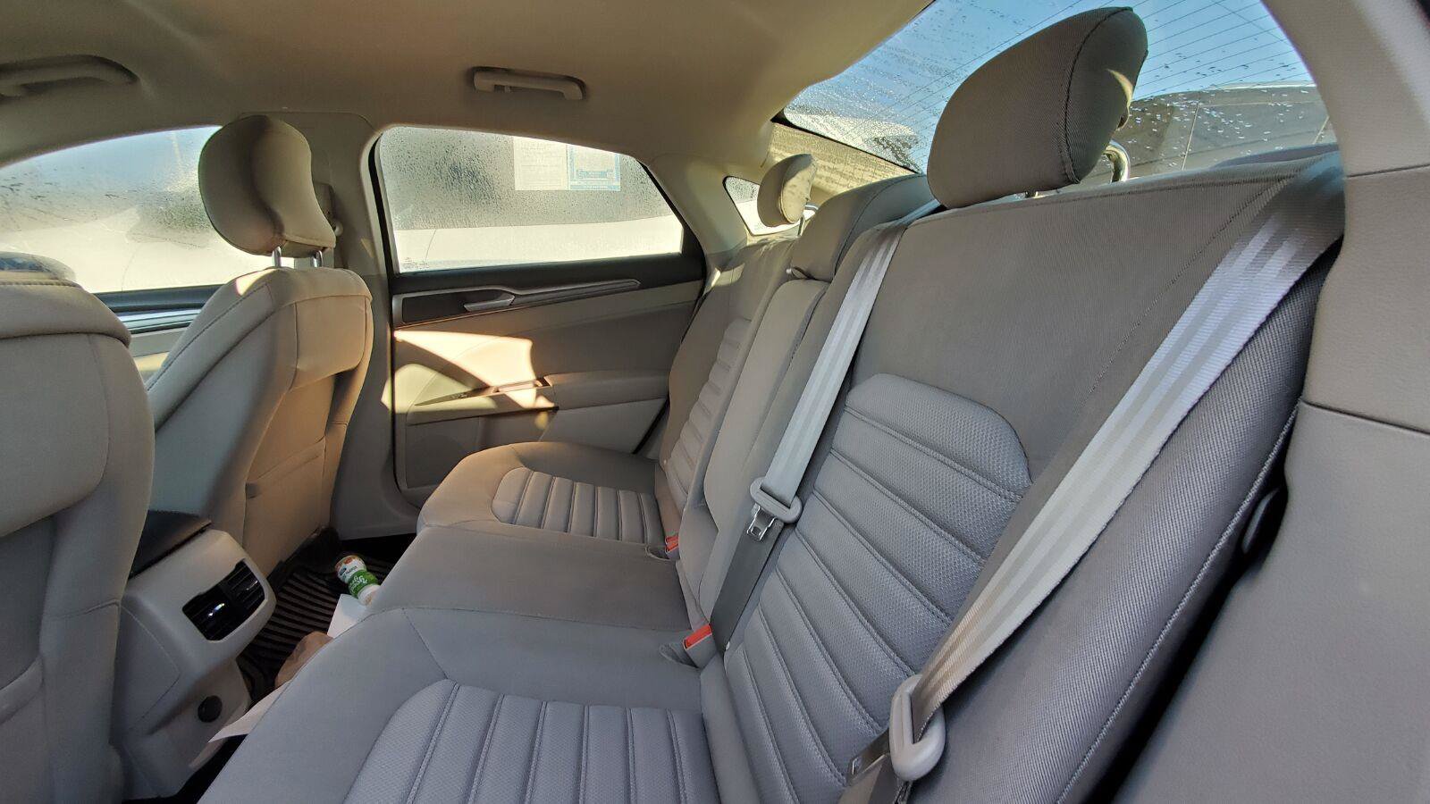 Used 2017 Ford Fusion SE w/ Fusion SE Technology Package FWD image 5