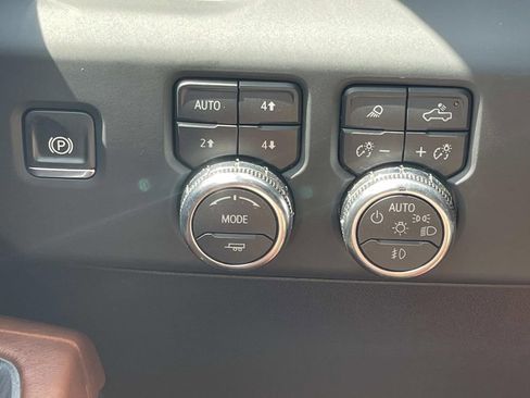 Used 2024 GMC Sierra 2500 Denali Ultimate AWD/4WD image 35