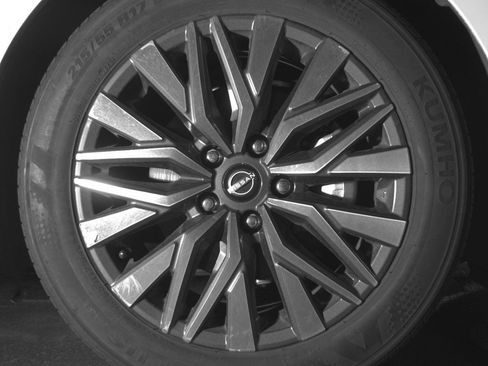 Used 2025 Nissan Altima 2.5 SV FWD image 13