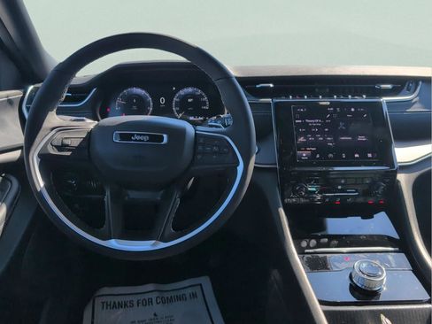 New 2025 Jeep Grand Cherokee L Altitude image 30