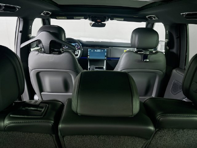 New 2026 Land Rover Range Rover Long Wheelbase SE AWD/4WD image 23