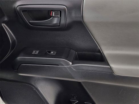 Used 2020 Toyota Tacoma SR image 29