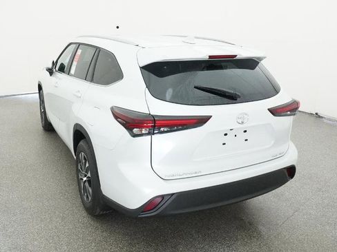 New 2026 Toyota Highlander XLE image 15