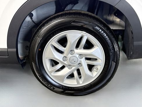 Used 2025 Hyundai Venue SE FWD image 36