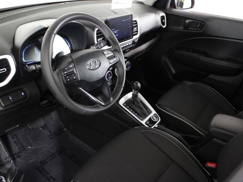 Certified 2024 Hyundai Venue Limited FWD image 19