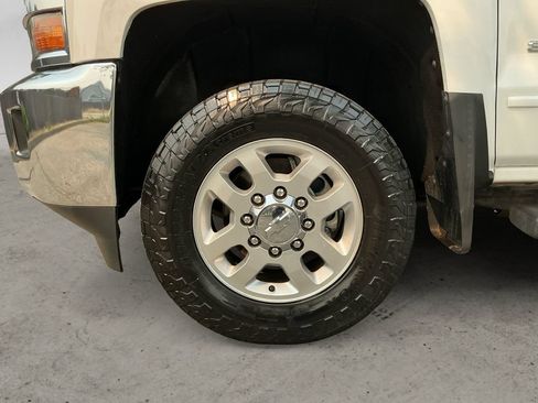Used 2015 Chevrolet Silverado 3500 LT w/ LT Convenience Package AWD/4WD image 9