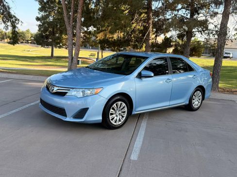 Used 2012 Toyota Camry LE FWD image 16