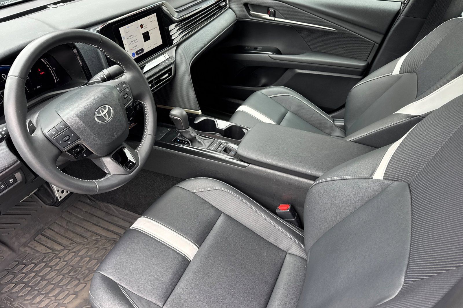 Used 2026 Toyota Camry SE w/ Convenience Package FWD image 12