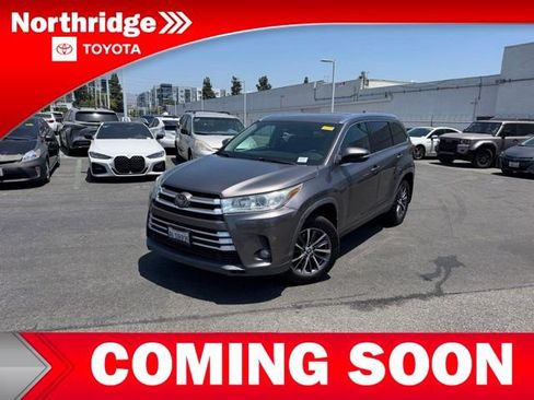 Used 2019 Toyota Highlander XLE FWD image 1