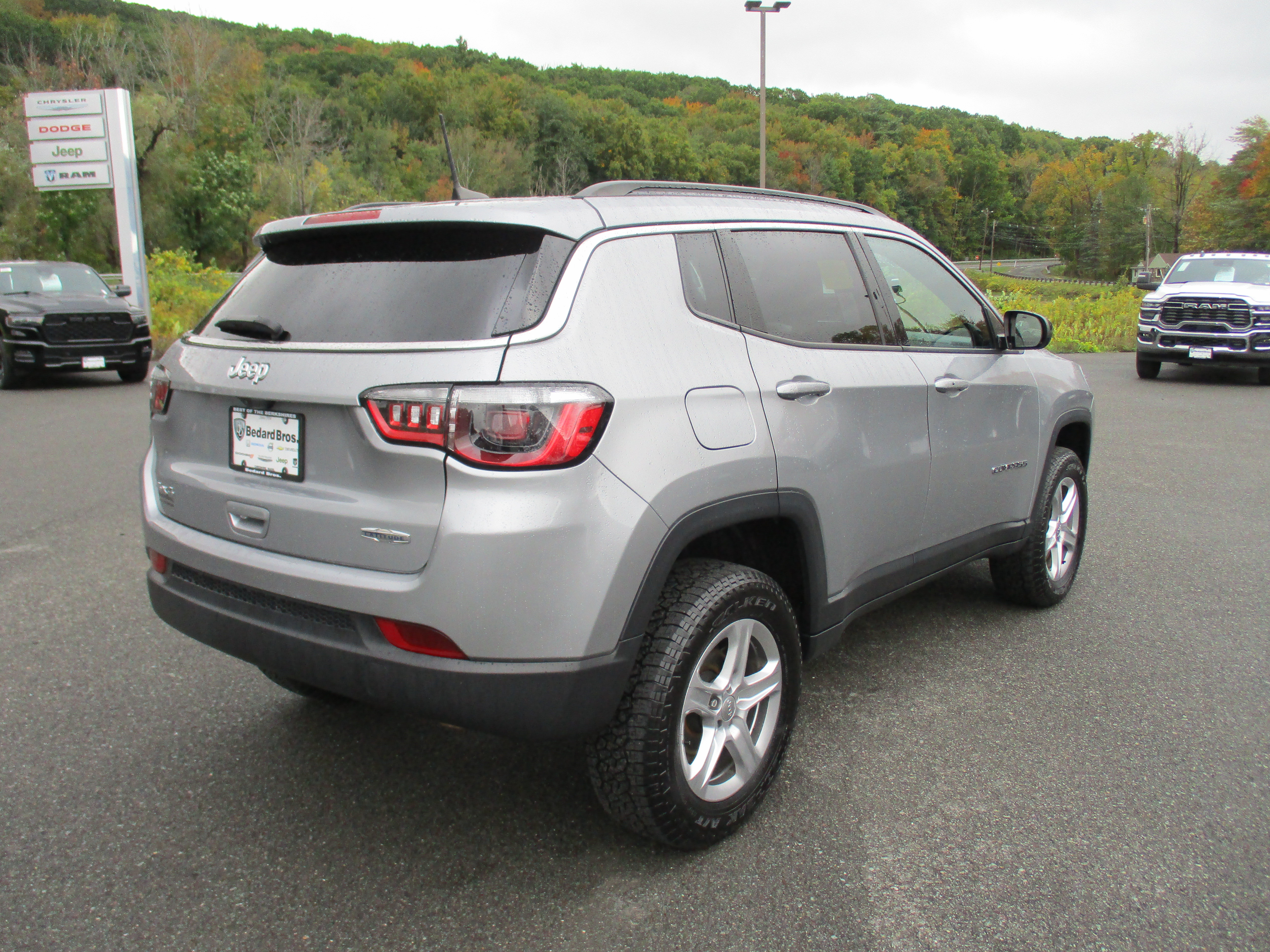 Certified 2023 Jeep Compass Latitude w/ Convenience Group AWD/4WD image 5