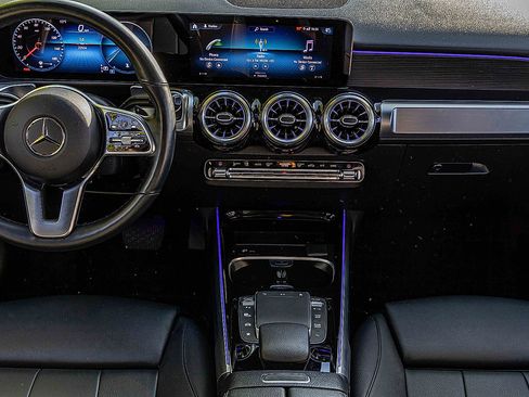 Used 2023 Mercedes-Benz GLB 250 4MATIC image 11