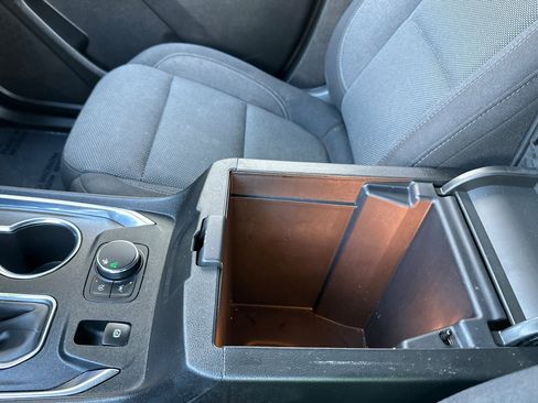 Used 2023 Chevrolet Traverse LT image 34