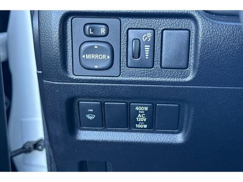 Used 2018 Toyota 4Runner SR5 Premium image 30