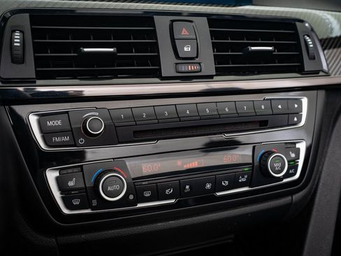 Used 2015 BMW M4 Convertible image 32