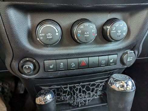 Used 2016 Jeep Wrangler Sahara image 16