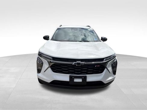 Used 2025 Chevrolet Trax RS FWD image 2