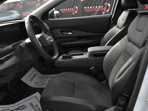 Used 2024 Nissan Ariya FWD image 17