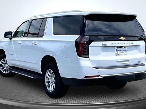 Used 2025 Chevrolet Suburban LT AWD/4WD image 4