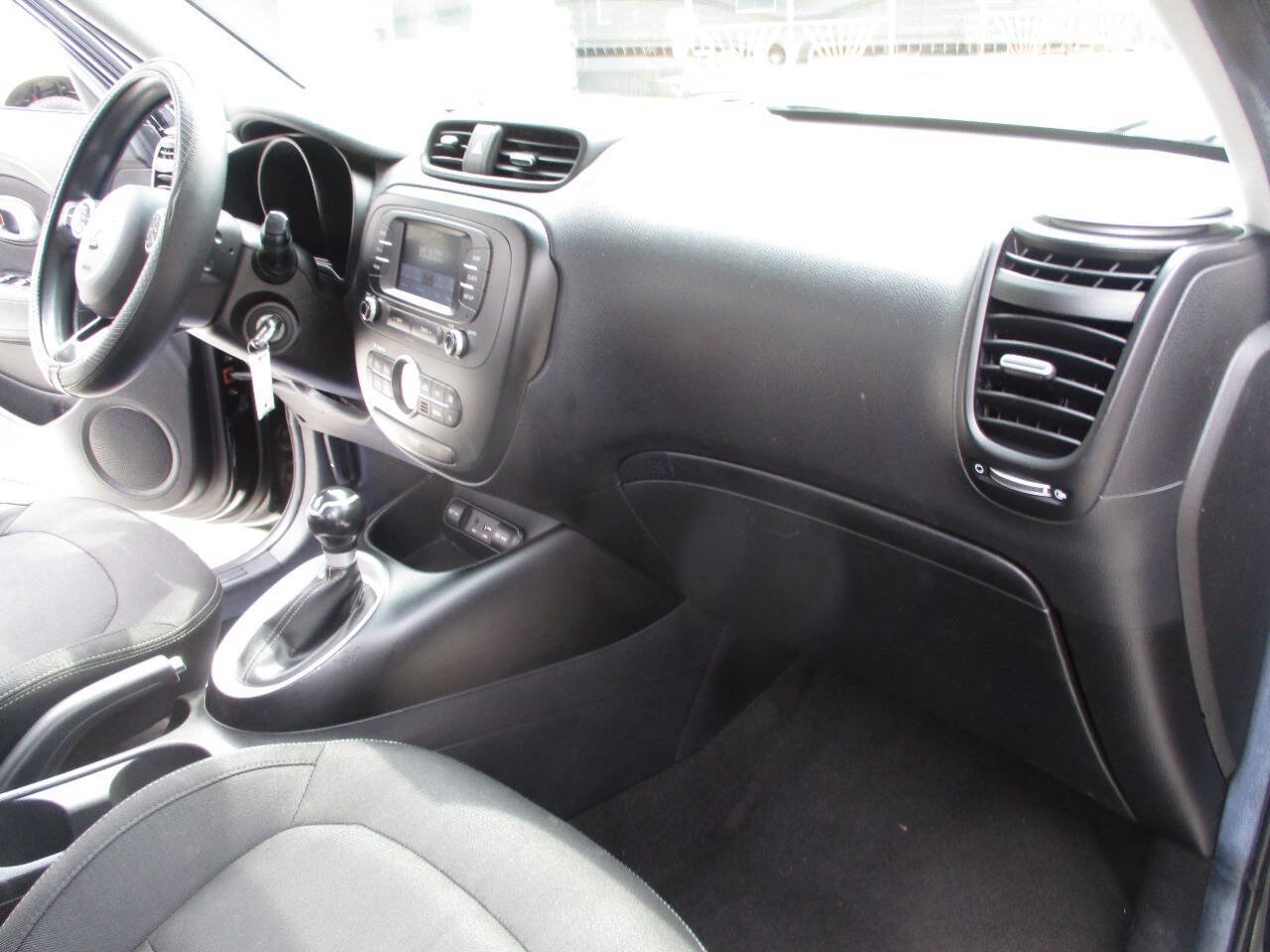 Used 2017 Kia Soul + FWD image 26