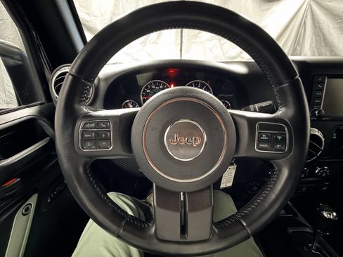 Used 2018 Jeep Wrangler Sahara w/ Connectivity Group image 14