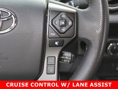 Used 2021 Toyota Tacoma TRD Off-Road image 17