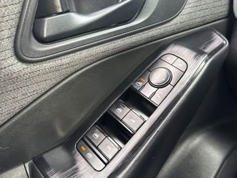 Used 2023 Nissan Rogue S AWD/4WD image 9