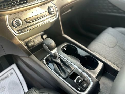 Used 2019 Hyundai Santa Fe SE AWD/4WD image 16