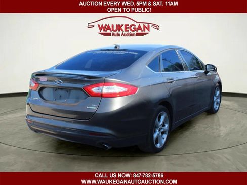 Used 2016 Ford Fusion SE w/ Equipment Group 201A FWD image 3