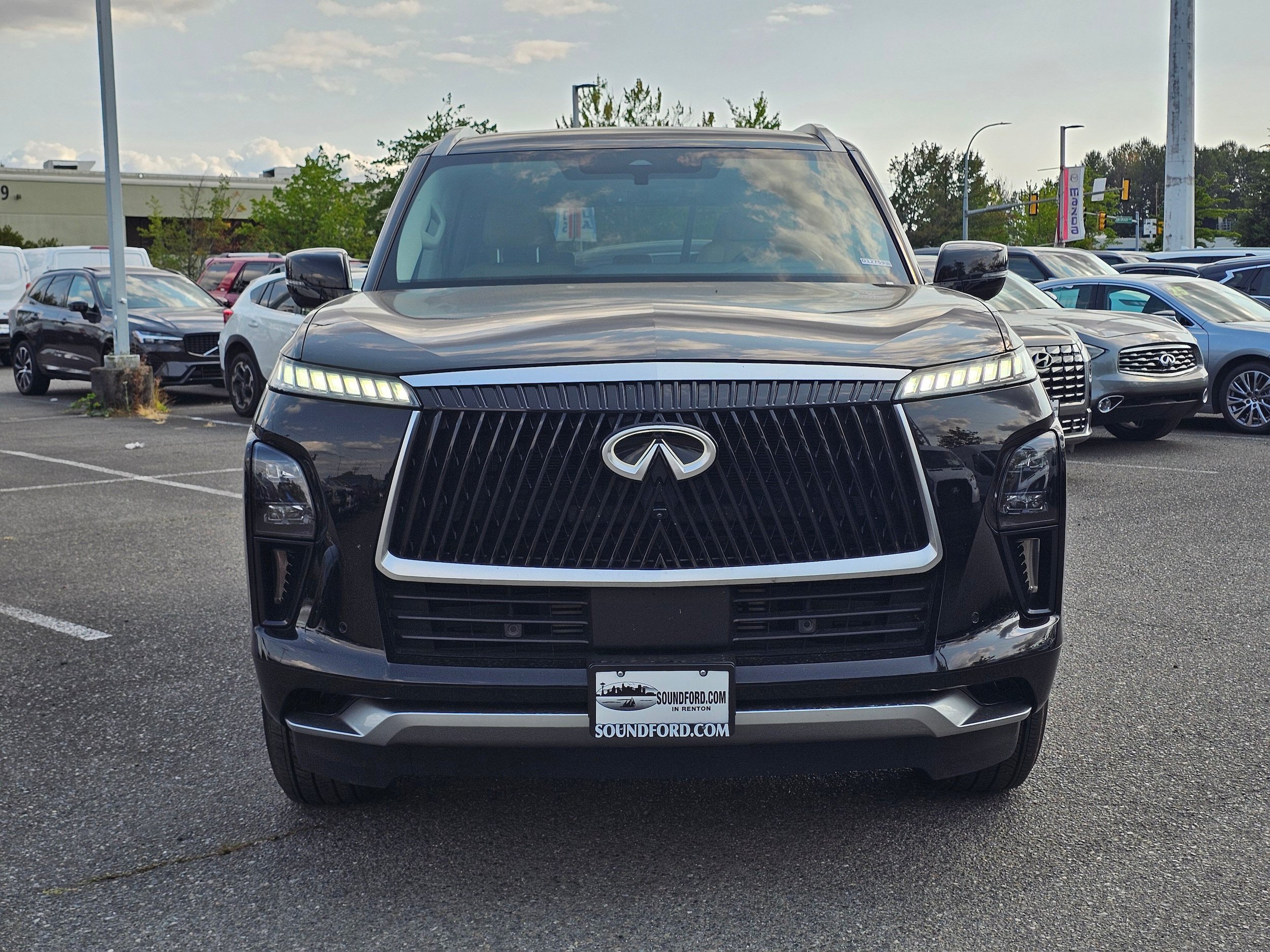 Used 2025 INFINITI QX80 Pure AWD/4WD image 2