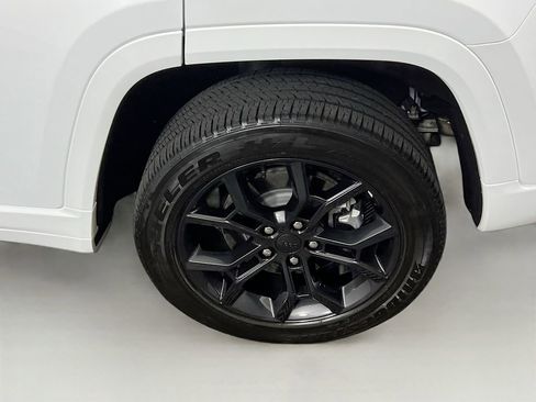 Used 2025 Jeep Grand Cherokee Limited 4xe AWD/4WD image 32