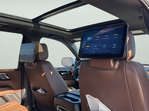 Used 2025 Chevrolet Tahoe High Country image 13