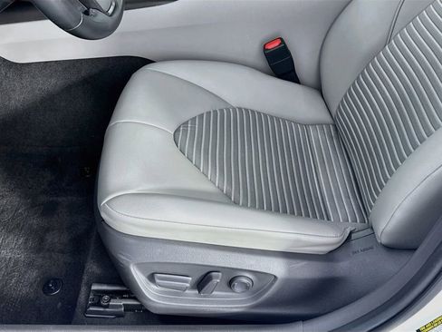 Used 2021 Toyota Camry SE FWD image 24
