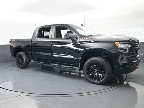 Used 2024 Chevrolet Silverado 1500 LT Trail Boss w/ Convenience Package II image 8