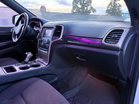 Used 2017 Jeep Grand Cherokee Laredo w/ Quick Order Package 23E image 19