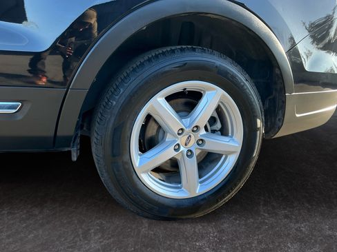 Used 2019 Ford Explorer XLT image 10