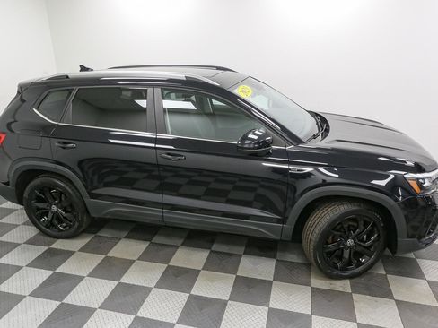 Certified 2023 Volkswagen Taos SE w/ Panoramic Sunroof Package AWD/4WD image 6