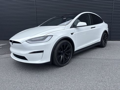 Used 2022 Tesla Model X image 1