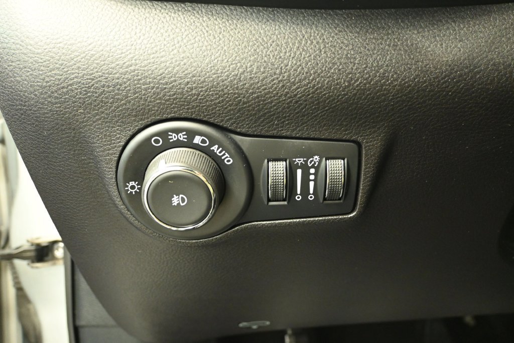 Used 2025 Jeep Compass Limited AWD/4WD image 24