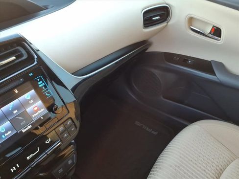 Used 2016 Toyota Prius Three image 35