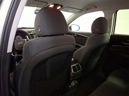 Used 2019 Kia Sorento LX image 14