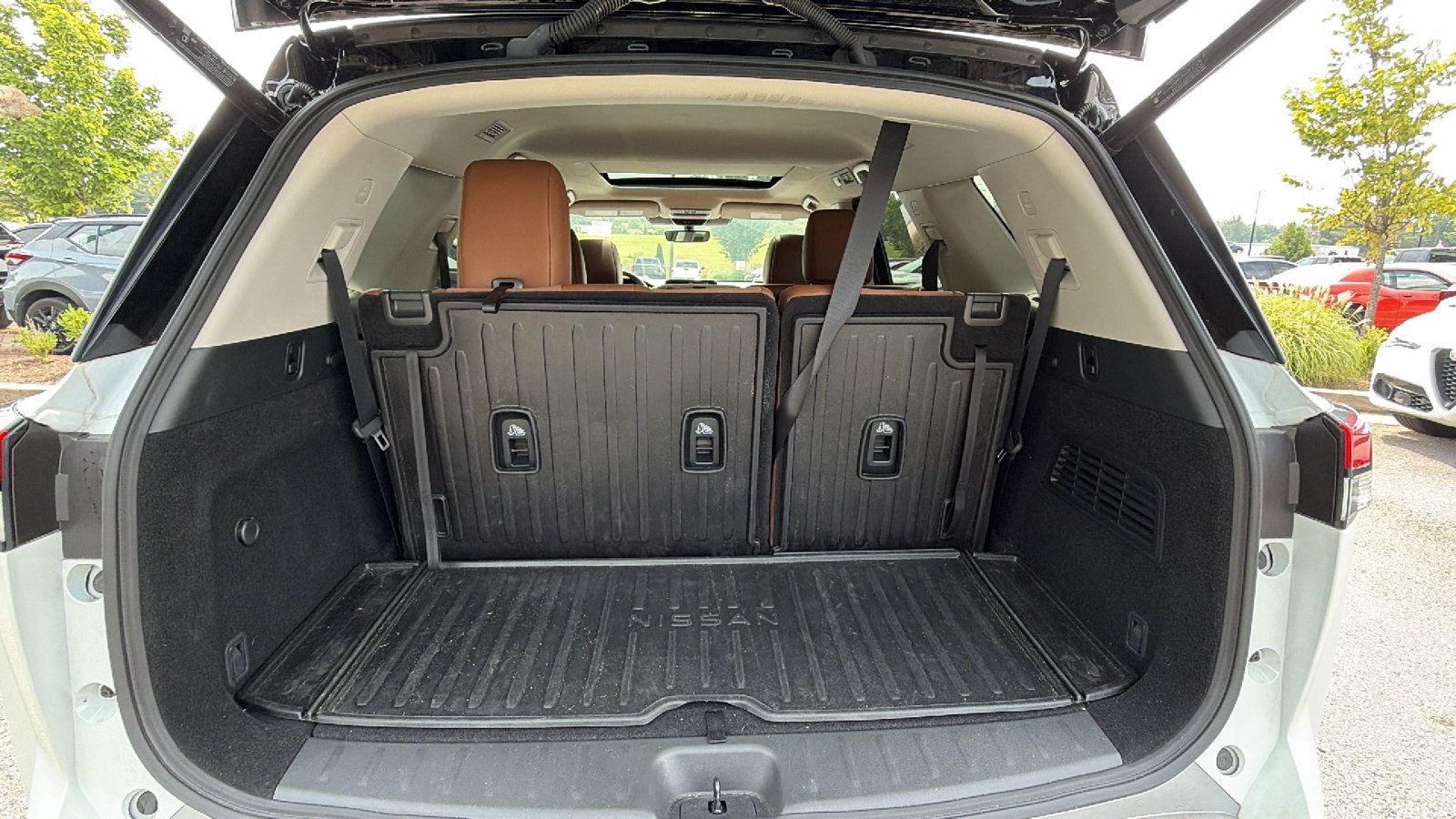 Used 2025 Nissan Pathfinder Platinum w/ Cargo Package FWD image 13