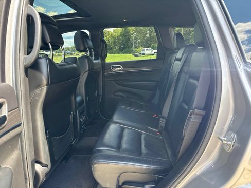 Used 2018 Jeep Grand Cherokee Limited w/ Trailer Tow Group IV AWD/4WD image 17