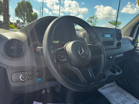 Used 2021 Mercedes-Benz Sprinter 2500 image 16