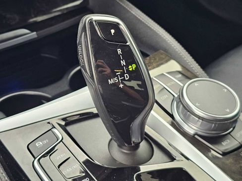 Used 2019 BMW 530e w/ M Sport Package image 30