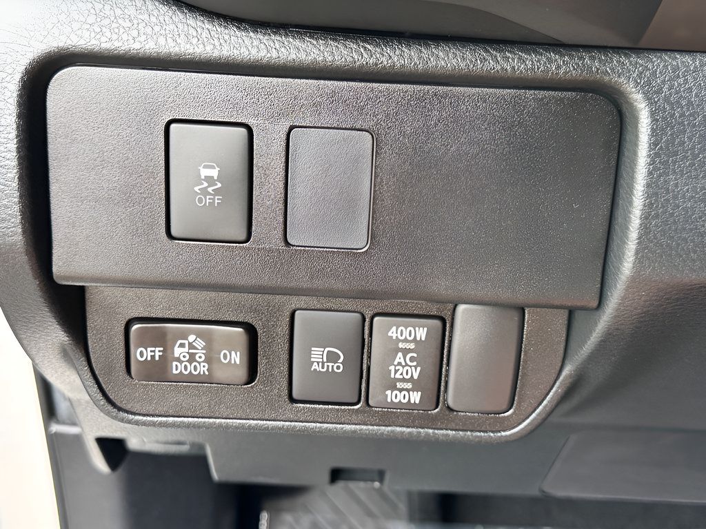 Used 2022 Toyota Tacoma TRD Off-Road w/ Technology Package AWD/4WD image 30
