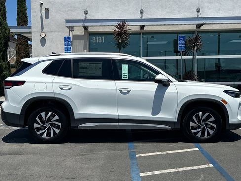 New 2026 Volkswagen Tiguan S FWD image 4