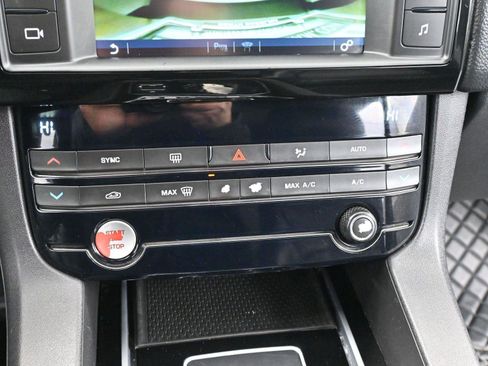 Used 2017 Jaguar F-PACE Premium image 24