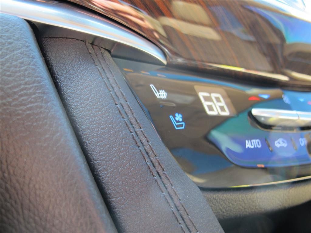 Used 2023 Cadillac XT6 Premium Luxury w/ Platinum Package FWD image 16